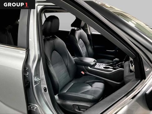 Certified 2025 Toyota Highlander XLE AWD/4WD image 9