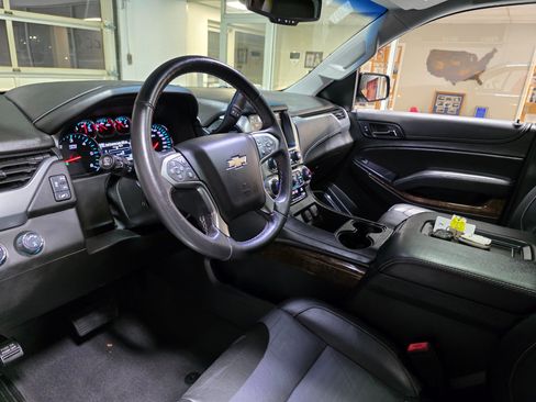 Used 2019 Chevrolet Tahoe LT w/ RST Edition image 16