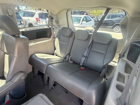 Used 2010 Volkswagen Routan SE image 12