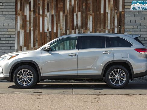 Used 2019 Toyota Highlander XLE AWD/4WD image 3