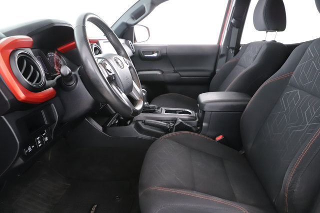 Used 2017 Toyota Tacoma TRD Off-Road w/ Premium & Technology Package AWD/4WD image 16