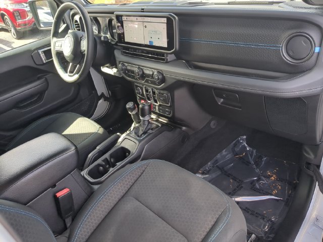 Used 2024 Jeep Wrangler Unlimited Rubicon 4xe AWD/4WD image 15