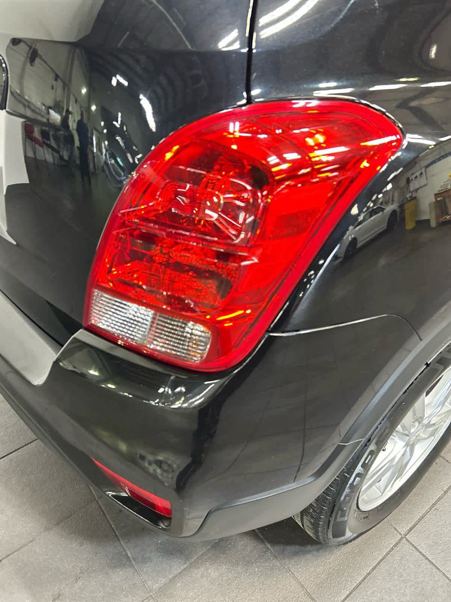 Used 2020 Chevrolet Trax LS w/ Tint and Cruise Package AWD/4WD image 6