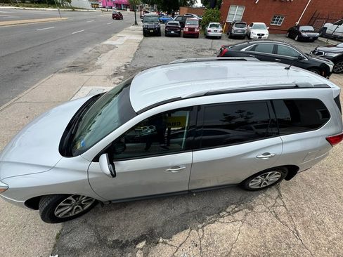 Used 2016 Nissan Pathfinder S AWD/4WD image 30