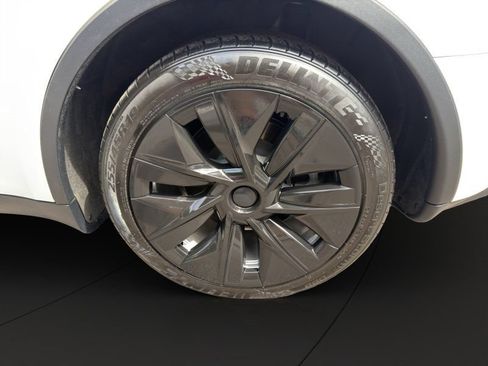 Used 2021 Tesla Model Y Long Range AWD/4WD image 22