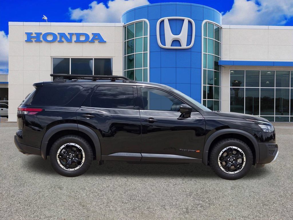 Used 2024 Nissan Pathfinder Rock Creek AWD/4WD image 2