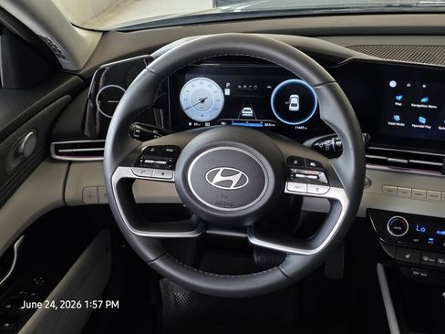 Certified 2025 Hyundai Elantra Limited FWD image 28