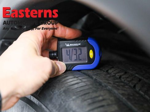 Used 2023 Nissan Rogue S image 29