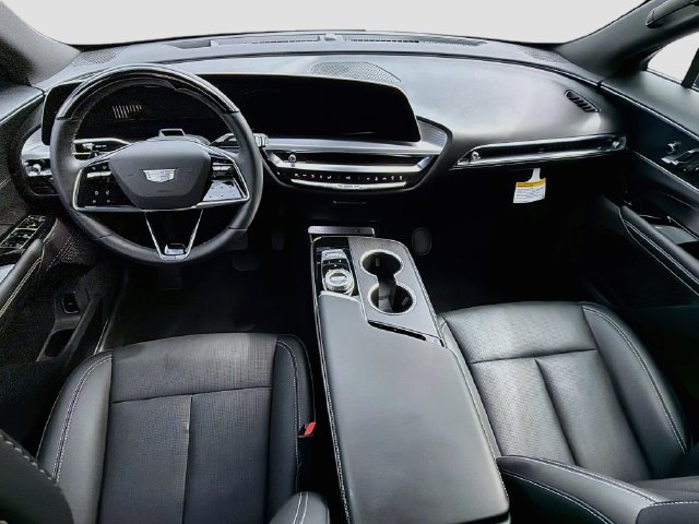 Used 2026 Cadillac Lyriq Luxury AWD/4WD image 16