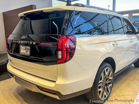 Used 2025 Ford Expedition Platinum w/ Platinum Ultimate Package image 8