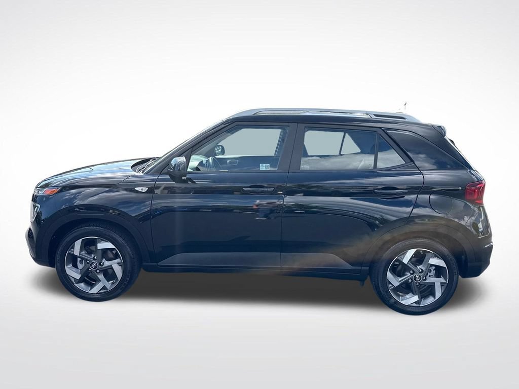 Certified 2024 Hyundai Venue SEL FWD image 2