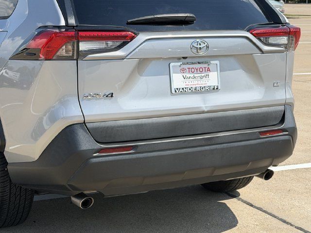 Used 2021 Toyota RAV4 LE FWD image 6