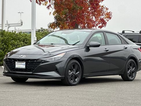 Used 2023 Hyundai Elantra SEL image 8