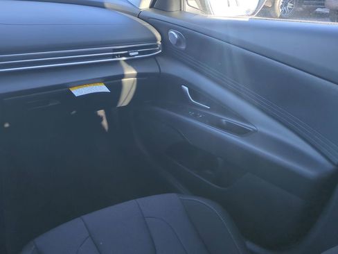 New 2026 Hyundai Elantra SE FWD image 17