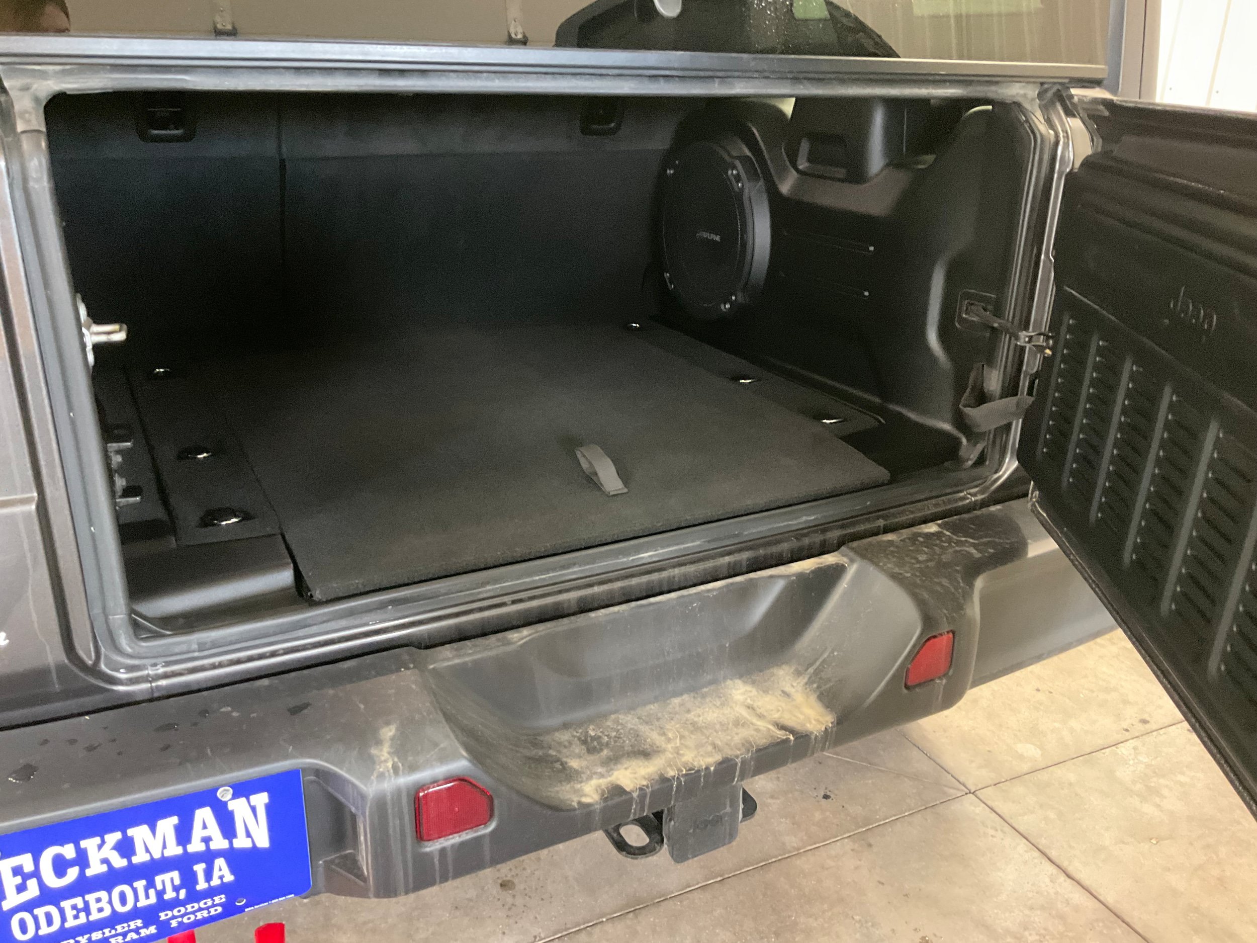 Used 2023 Jeep Wrangler Unlimited Rubicon w/ Xtreme 35 Tire Package AWD/4WD image 24