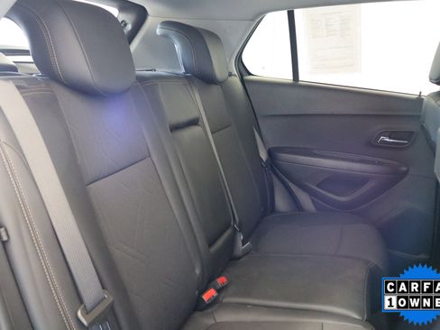 Used 2022 Chevrolet Trax LT w/ LT Convenience Package AWD/4WD image 21