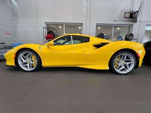 Used 2022 Ferrari F8 Tributo RWD image 4