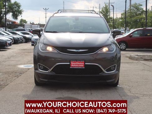 Used 2018 Chrysler Pacifica Touring-L image 3