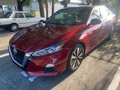 Certified 2022 Nissan Altima 2.5 SV w/ SV Premium Package image 12