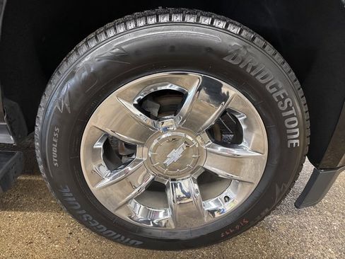 Used 2019 Chevrolet Suburban LT w/ LT Signature Package image 9