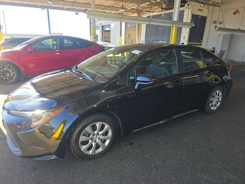 Used 2024 Toyota Corolla LE image 3