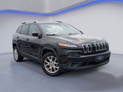 Used 2016 Jeep Cherokee Latitude image 2