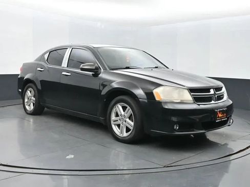 Used 2013 Dodge Avenger SXT image 2