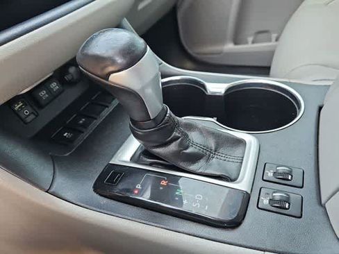 Used 2018 Toyota Highlander XLE FWD image 26