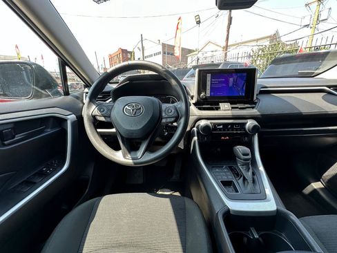 Used 2025 Toyota RAV4 LE AWD/4WD image 11