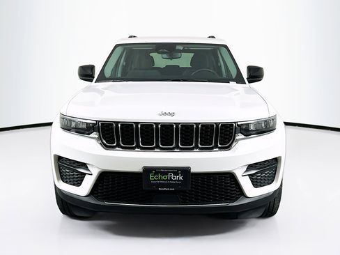 Used 2023 Jeep Grand Cherokee Laredo w/ Luxury Tech Group I image 2