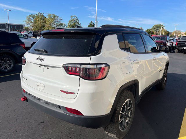 Used 2025 Jeep Compass Trailhawk AWD/4WD image 2