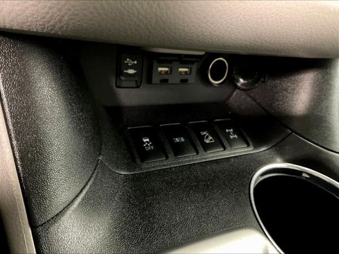 Used 2019 Toyota Highlander XLE image 27