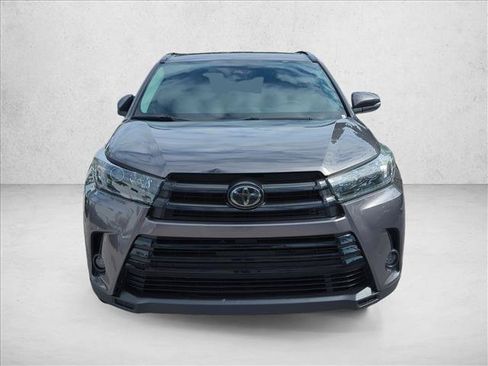 Certified 2019 Toyota Highlander SE FWD image 2