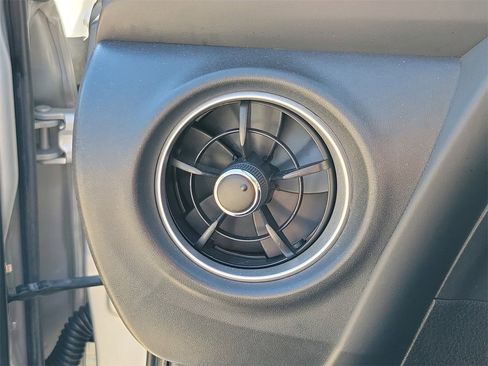 Used 2019 Toyota Corolla LE image 30