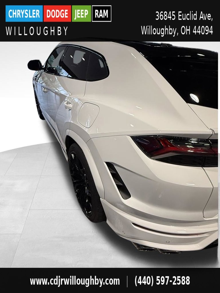 Used 2025 Lamborghini Urus SE AWD/4WD image 18