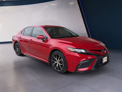 Used 2024 Toyota Camry SE image 7