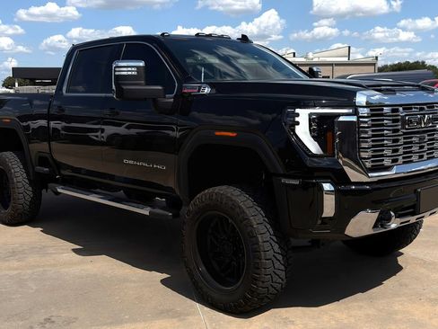 Used 2024 GMC Sierra 2500 Denali w/ Denali Reserve Package AWD/4WD image 3