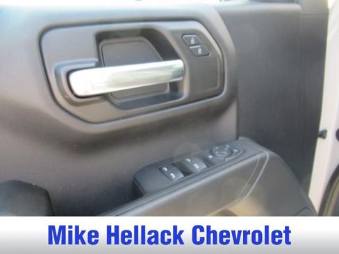 Used 2026 Chevrolet Silverado 1500 Custom Trail Boss w/ LPO, Dark Essentials Package AWD/4WD image 7