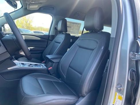 Used 2024 Ford Explorer XLT w/ Equipment Group 202A AWD/4WD image 13