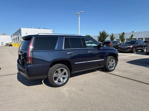 Used 2020 Cadillac Escalade Premium Luxury AWD/4WD image 5