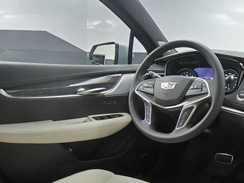 New 2025 Cadillac XT5 Sportv w/ Technology Package image 9