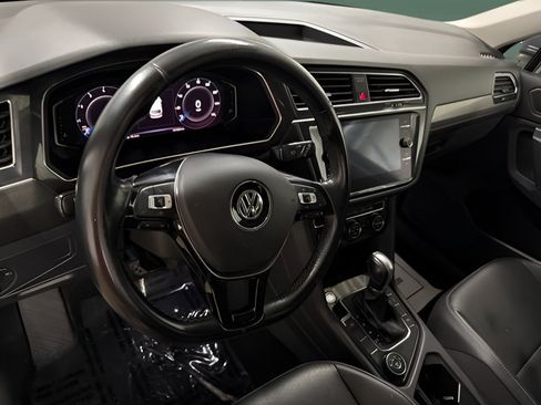 Used 2019 Volkswagen Tiguan SEL AWD/4WD image 18