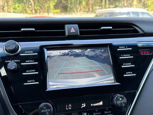 Used 2018 Toyota Camry SE image 20