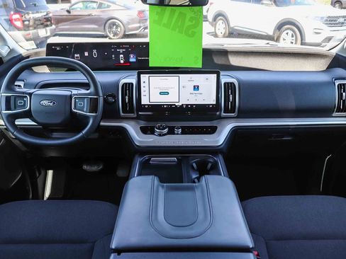 Certified 2025 Ford Expedition Active AWD/4WD image 14
