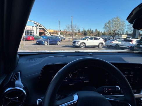 Used 2025 Chevrolet Equinox LT image 33