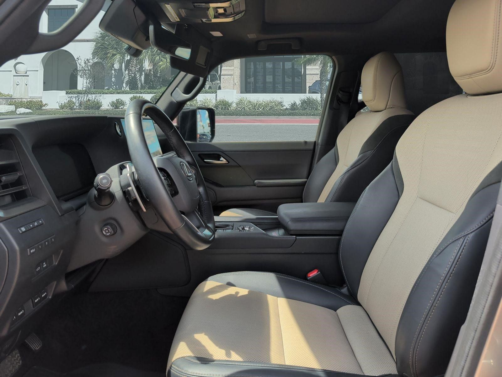 Used 2025 Lexus GX 550 AWD/4WD image 11