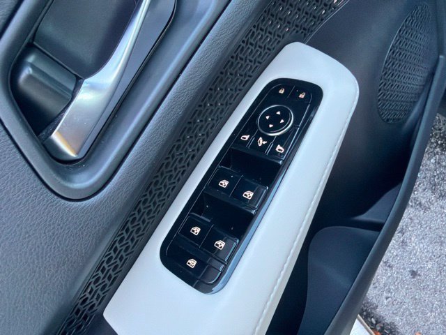 Used 2023 Nissan Ariya AWD image 19