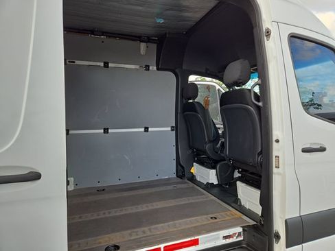 Used 2022 Mercedes-Benz Sprinter 2500 image 28