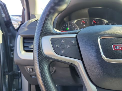 Used 2024 GMC Terrain SLE image 22