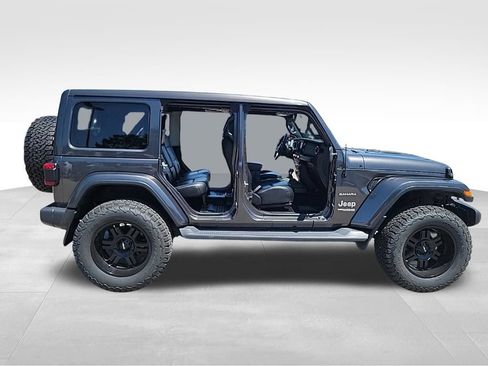 Used 2019 Jeep Wrangler Unlimited Sahara w/ Uconnect 4C Nav & Sound Group AWD/4WD image 17